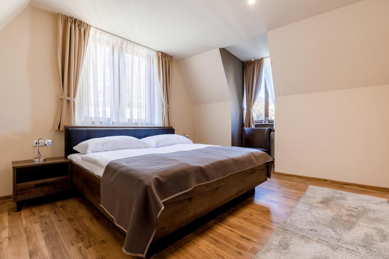 Apartments Menuet KLV Exterior foto